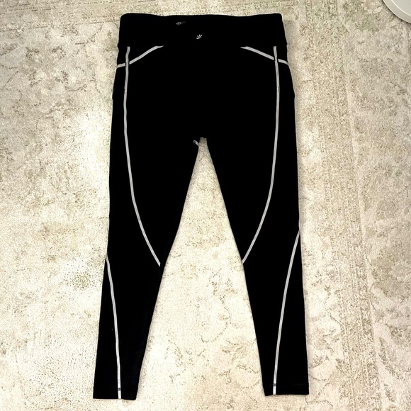 Athleta Reflective Stride Legging Pant. - Picture 7 of 9
